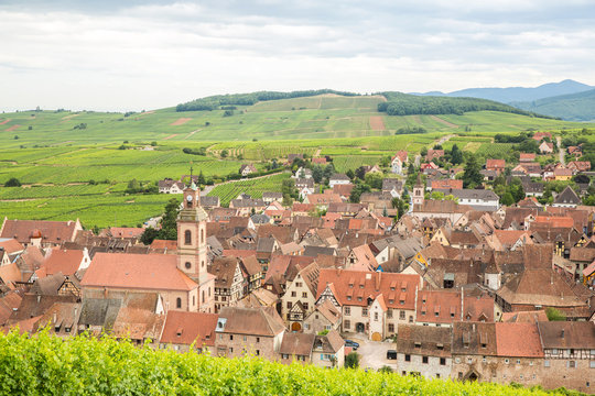 รูปภาพAmmerschwihr เลือกดูภาพถ่ายสต็อก เวกเตอร์ และวิดีโอ259 Adobe