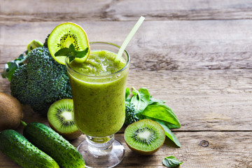 Green vegetable smoothie