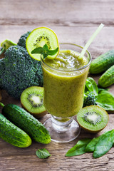 Green vegetable smoothie