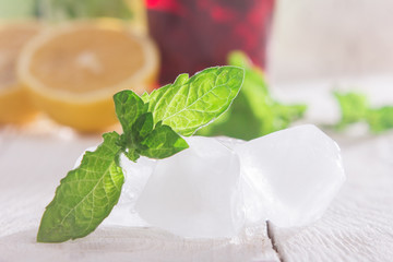 Ice cubes, mint and soft drink