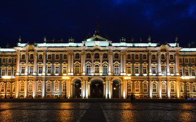 Fototapeta na wymiar Saint Petersburg's Winter Palace main facade at night
