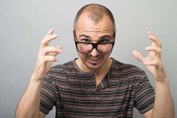 Naklejka premium emotional man in glasses