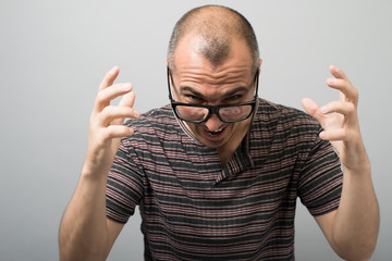 Naklejka premium emotional man in glasses
