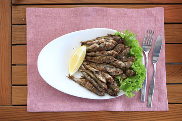 Crispy red mullet with lemon