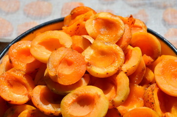 Абрикосы в сиропе 