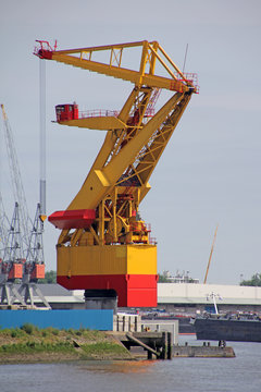 Hafen mit Frachter, Rotterdam, Niederlande 