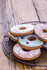 gingerbread cookies on cooling tray
