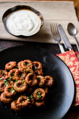 Fellah koftesi with yoghurt / bulgur meatball