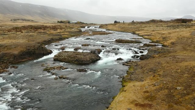 Island - Landschaft - Wasserfall - Natur - Fluss -Luftaufnahme - 4K