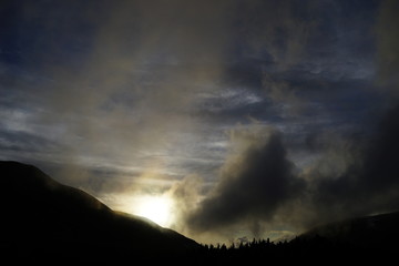 鷲羽岳　三俣山荘　キャンプ場　山小屋　日暮れ　夕方　日没　夕焼け　月