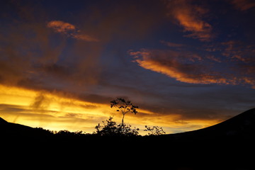 鷲羽岳　三俣山荘　キャンプ場　山小屋　日暮れ　夕方　日没　夕焼け　月