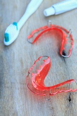 red retainer wire teeth