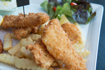  Fish and chips served with cream and vegetables