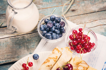 pancakes with berry
