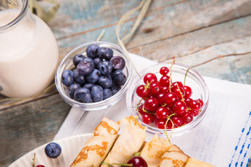 pancakes with berry