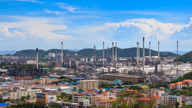Oil Petroleum Refinery Factory 4K Time Lapse (zoom out)