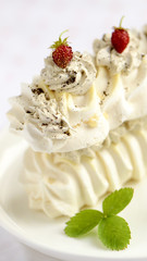 Obraz na płótnie Canvas meringue cake with fresh berries on white background