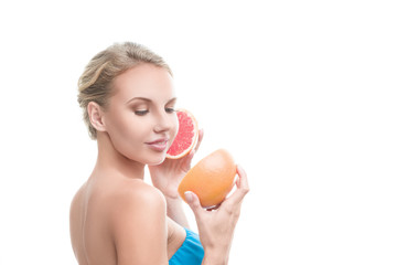 Obraz na płótnie Canvas Young blonde woman with grapefruit