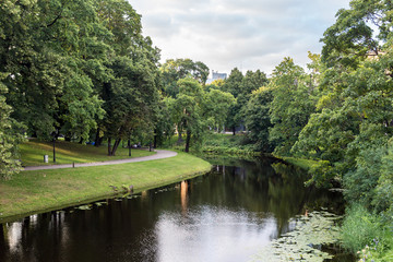 Fototapeta na wymiar Summer city park with river