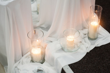 Obraz na płótnie Canvas decorations and candles on a wedding table