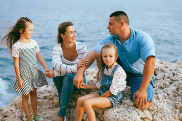 Obraz premium Family on the sea shore