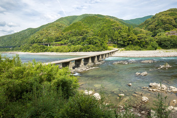 Obraz premium 半家（はげ）沈下橋（高知県四万十川）