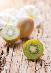 sliced kiwi fruit