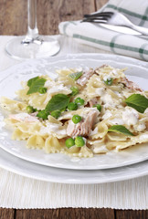 Farfalle with salmon