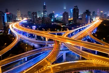 Möbelaufkleber Shanghai Hochstraßenkreuzung und Autobahnkreuz in der Nacht, Shanghai China © Patrick Foto