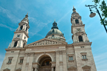 Fototapeta na wymiar St. Stephen's Basilica in Budapest.