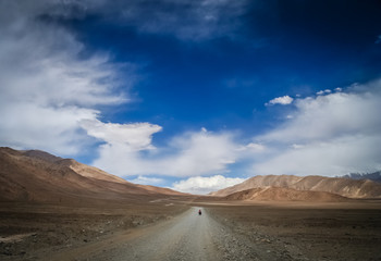 Fototapeta na wymiar Cycling on tibetan plateau