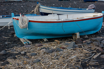 Fischerboot auf Stromboli