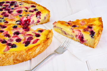 Cake with Strawberries, Blueberries, Currants and Raspberries, C