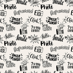 Vector seamless pattern with retro cameras. - 116376248