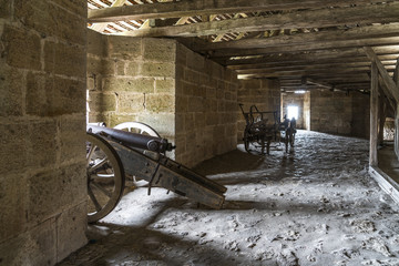 Wehrgang der Spitalbastei in Rothenburg ob der Tauber mit Kanone und Anhänger