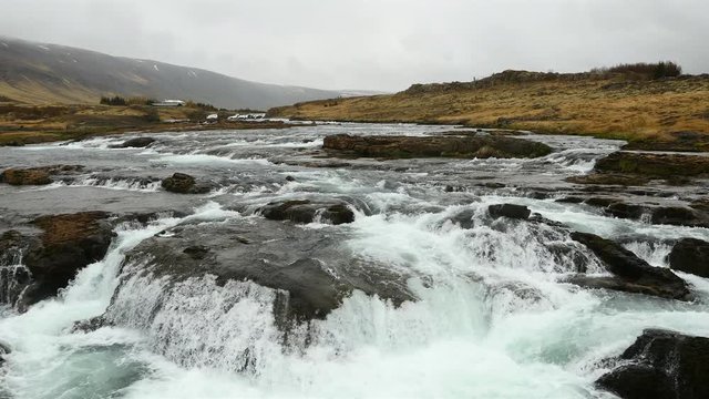 Island - Landschaft - Wasserfall - Natur - Fluss - Luftaufnahme - 4K
