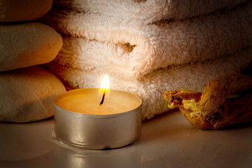 restful image of burning candle on a background of white towels - 116392017