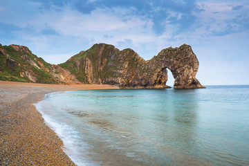 Fototapeta na wymiar Durdle Door at the beach on the Jurassic Coast of Dorset, UK