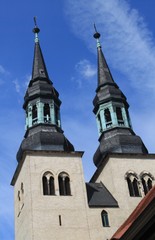 Fototapeta na wymiar Schönebecker Wahrzeichen / Turmpaar der Sankt-Jakobi-Kirche in Schönebeck