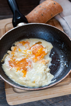 Eggs baked in sour cream