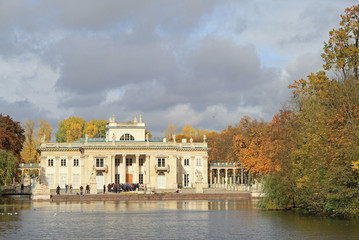 Fototapeta na wymiar Lazienki Palace in Warsaw, autumn view