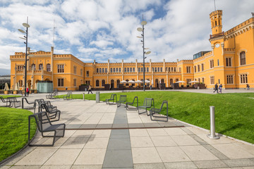 zabytkowy budynek dworca głównego we Wrocławiu © Rochu_2008