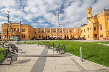 zabytkowy budynek dworca głównego we Wrocławiu