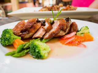 roasted duck with coffee seeds