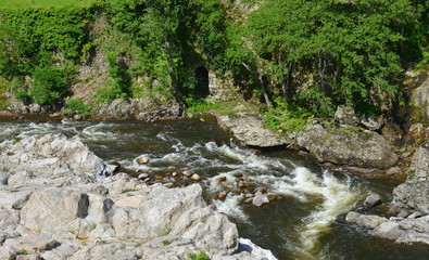 Flusslauf der Eyrieux in der Ardeche