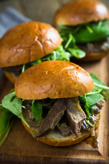 Hamburger with beef and arugula