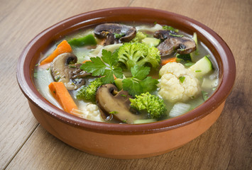 Saludable consomé de verduras