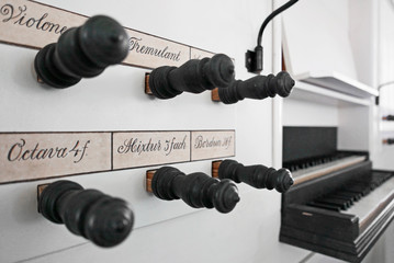 Orgel der Kirche in Saal, Norddeutschland