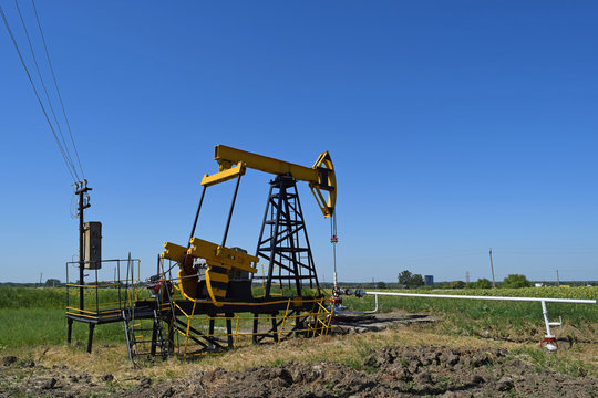 Pumping unit as the oil pump installed on a well