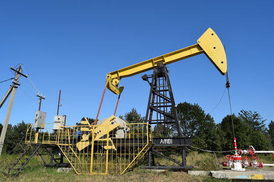 Pumping unit as the oil pump installed on a well